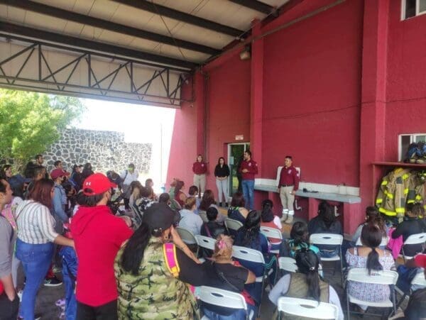 Capacitan a vecinos de Tecámac