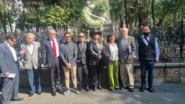 Guerrerenses rinden homenaje a Vicente Guerrero